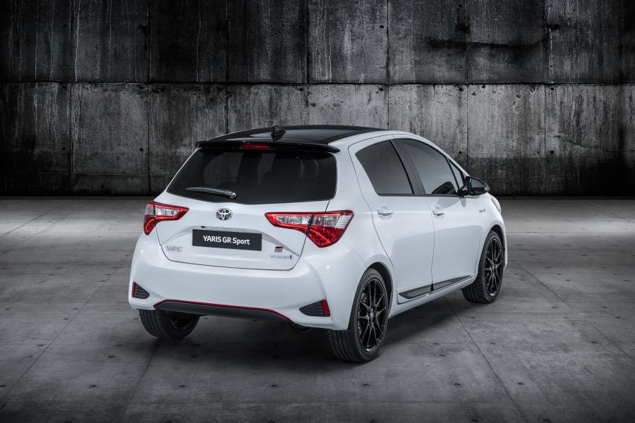  Toyota Yaris GR Sport 2018 года  (EU) (фото 2 из 4)